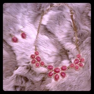 🔴 Matching Costume Fuchsia Necklace/Earring Set